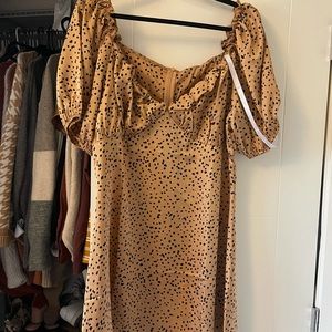 Cute milk maid style dress! Super cute for happy hour or a night out! Never worn